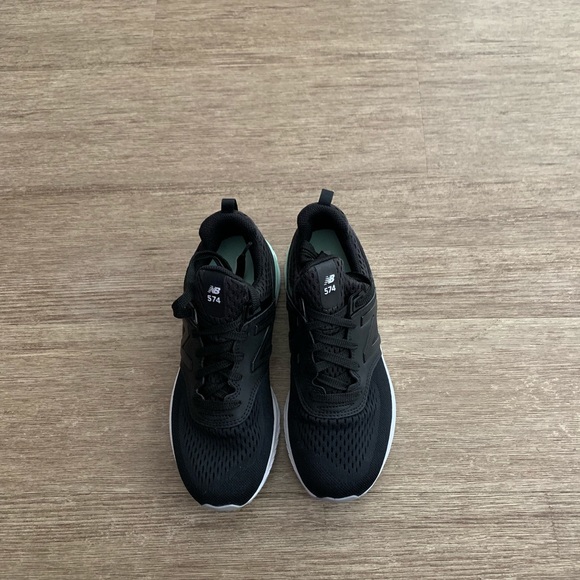 boys size 4 tennis shoes
